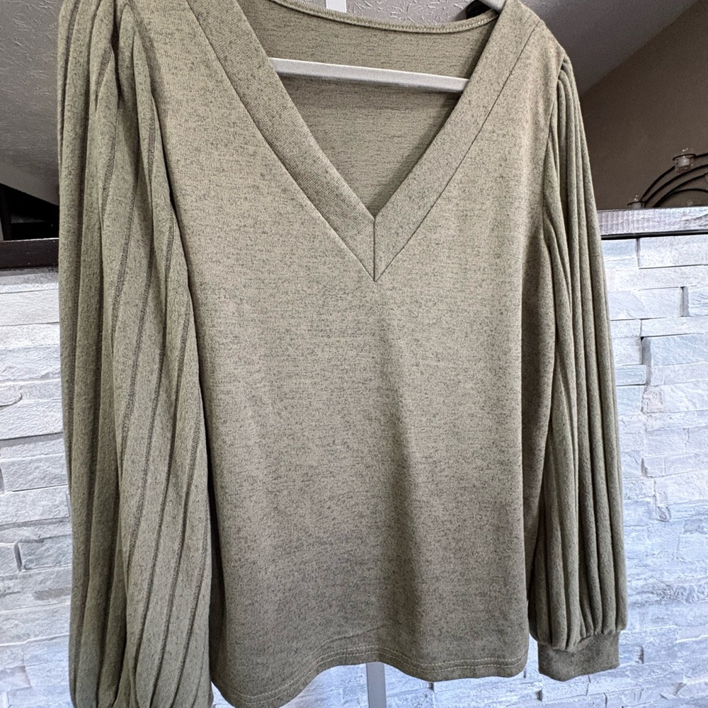SHEIN Olive V-Neck Pleated Balloon Sleeve Top